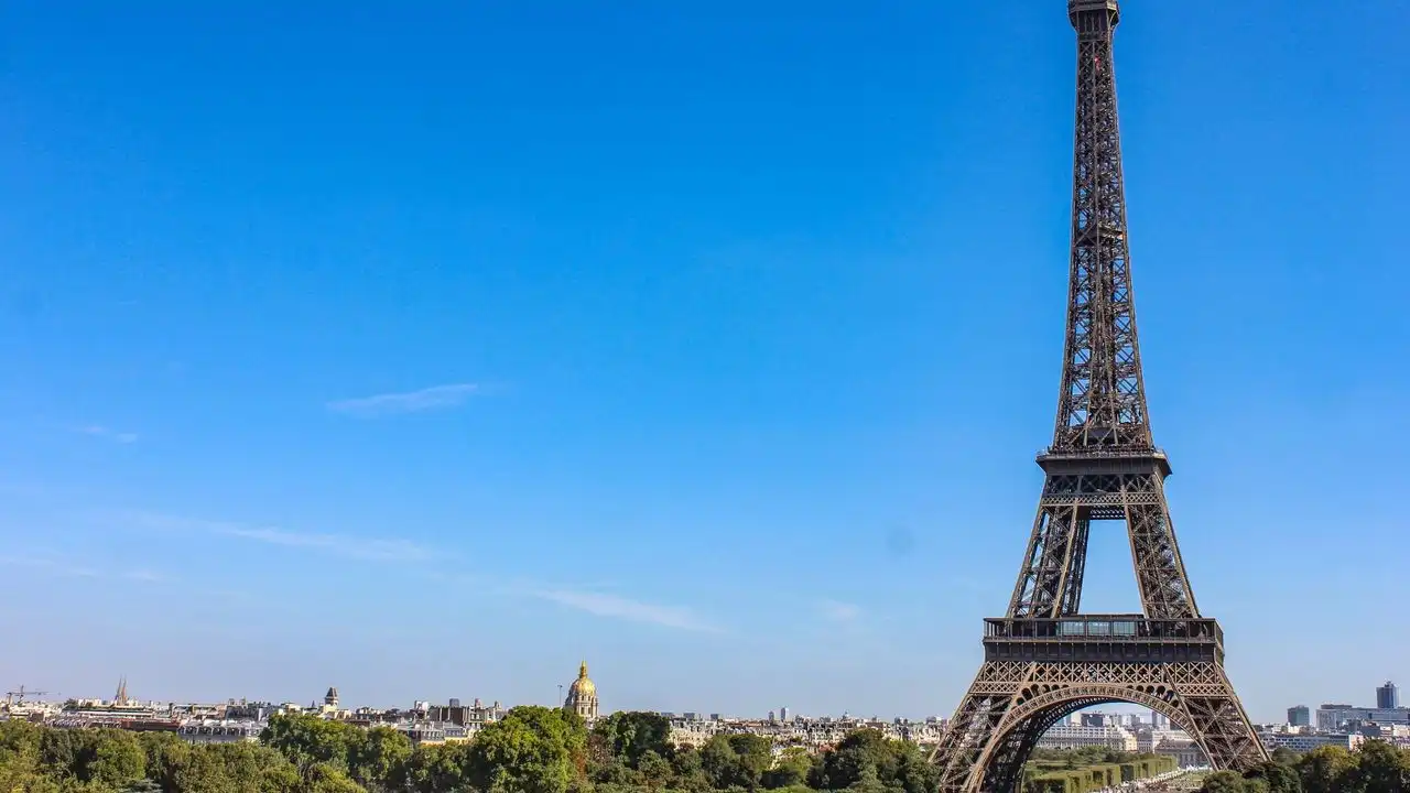 Choosing Between À And De Before French Verbs Follows Clear Rules