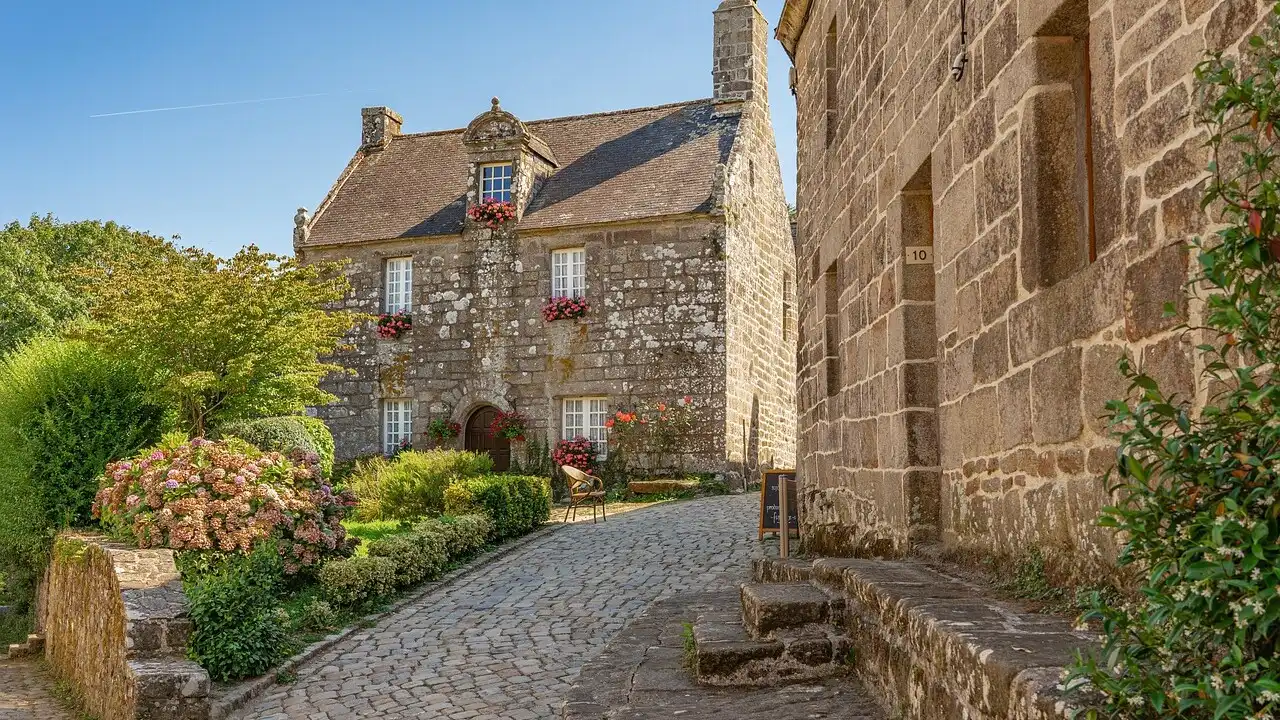 5 Awesome French Movies To Improve Your French Comprehension